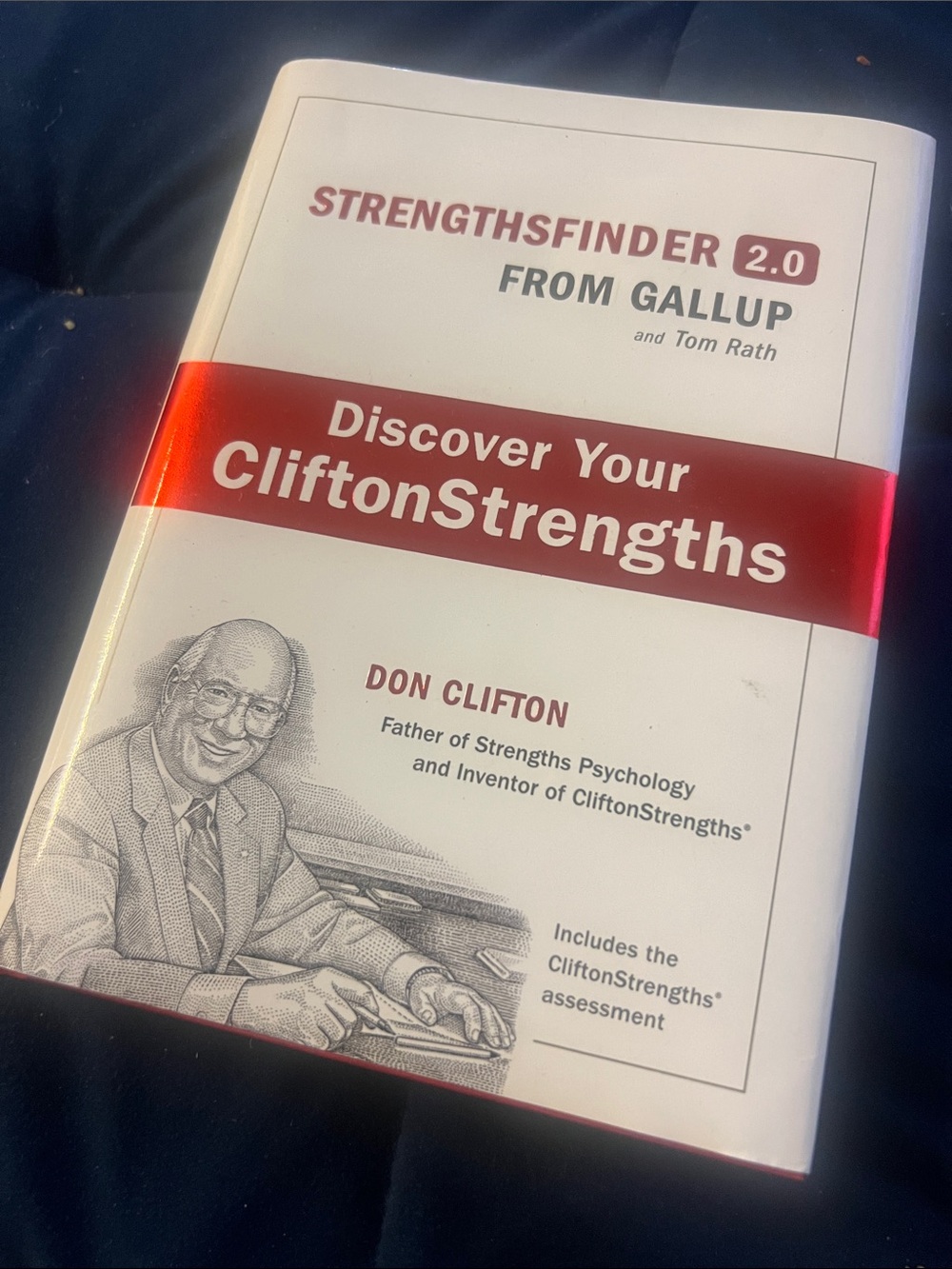 StrengthsFinder 2.0 - Discover Your CliftonStrengths (White & Red)